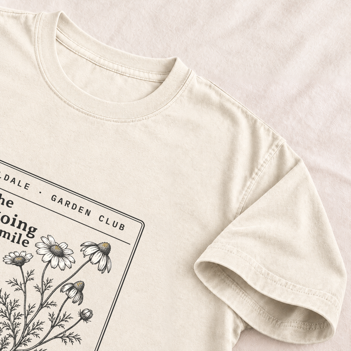 The Easygoing Chamomile tee in Ivory, detail