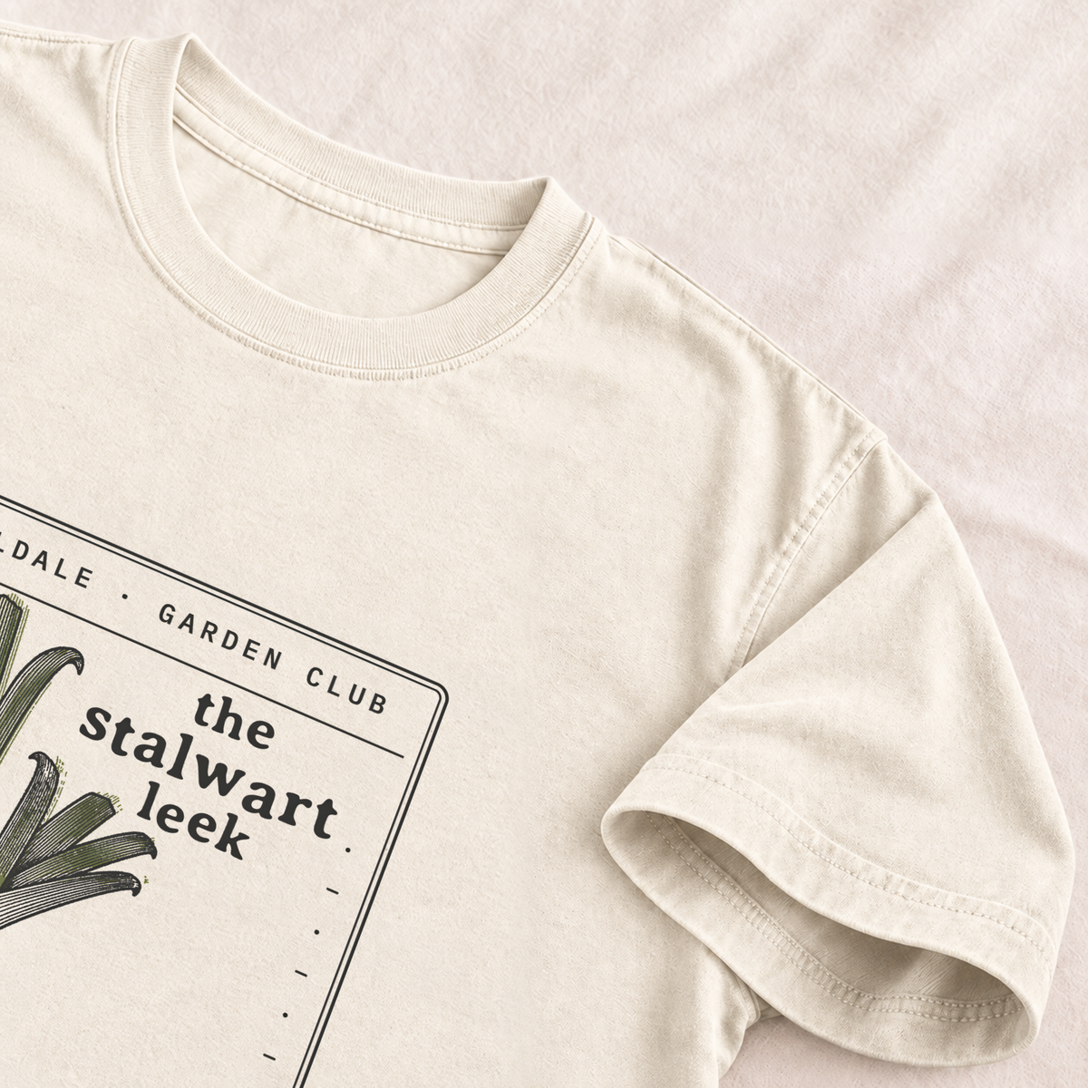 The Stalwart Leek tee in Ivory, detail