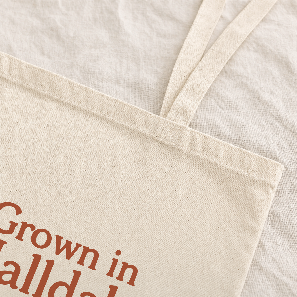 The Market Tote in Natural, detail